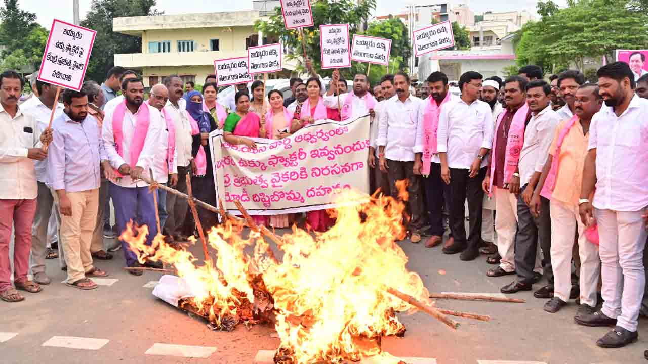బయ్యారంలో బీజేపీకి గోరీ కడతాం.. భగ్గుమన్న గిరిజనం
