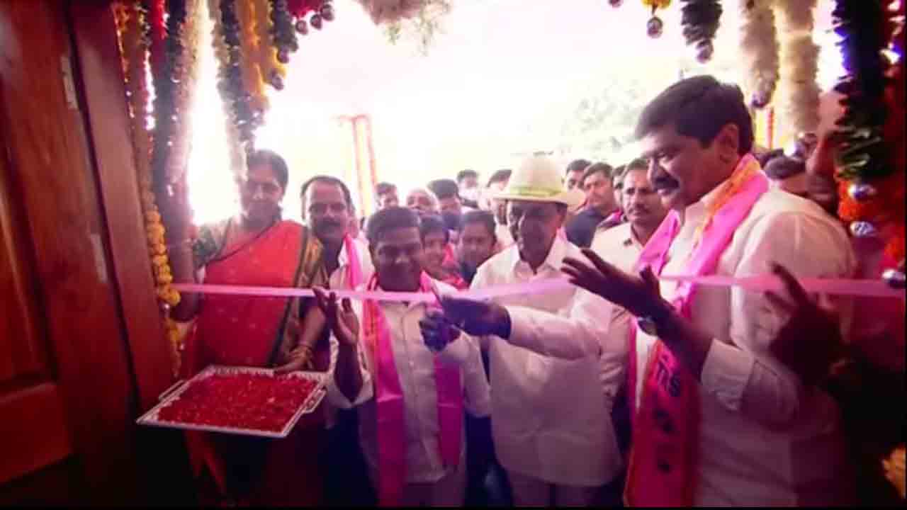నిజామాబాద్ జిల్లాలో టీఆర్ఎస్ పార్టీ ఆఫీసును ప్రారంభించిన సీఎం కేసీఆర్