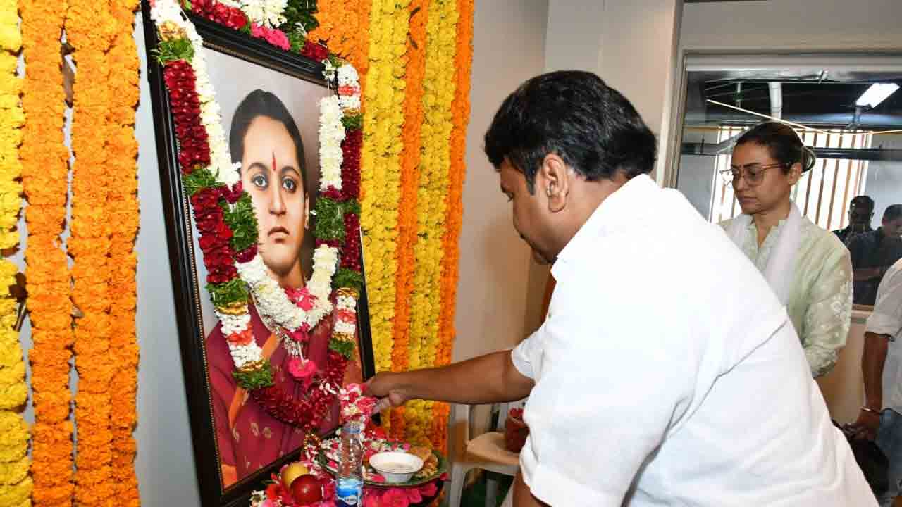 సూప‌ర్‌స్టార్ కృష్ణ‌, మ‌హేశ్‌బాబును ప‌రామ‌ర్శించిన మంత్రి త‌ల‌సాని