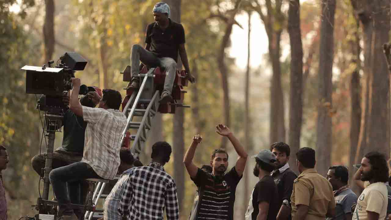 Telugu Film workers | సినీ కార్మికులకు గుడ్‌న్యూస్‌..వేత‌న పెంపు వివ‌రాలివే..!