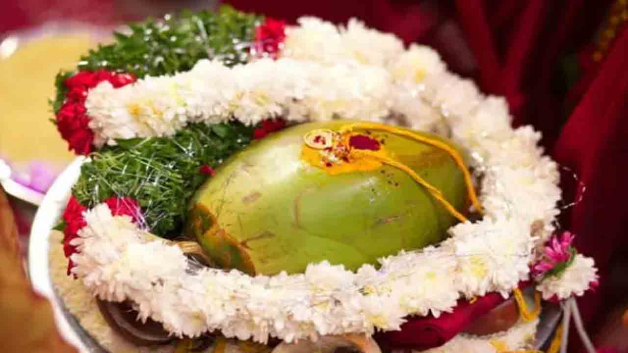 సినిమా తరహాలో పెళ్లి చేసుకోవాలనుకున్న జంట… బెడిసికొట్టిన వ్యూహం