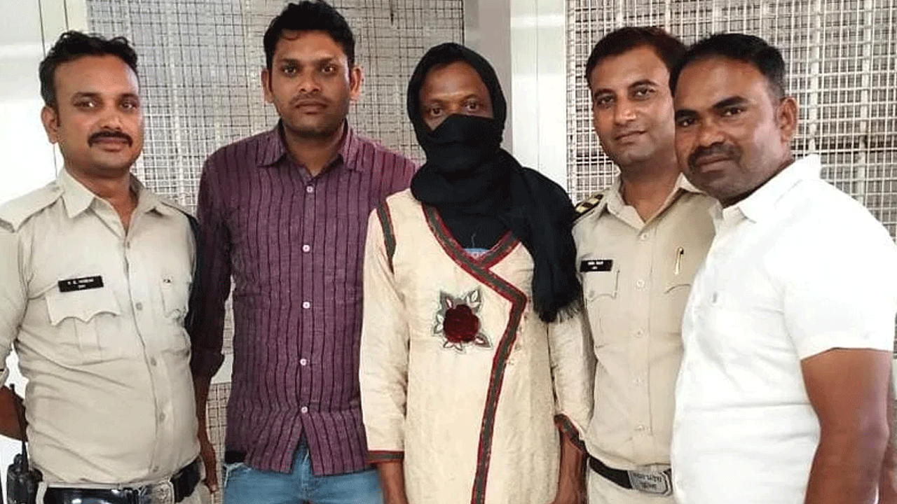 Crime News | భార్య డ్రెస్ వేసుకొని దొంగతనాలు.. సీసీ ఫుటేజి చూసి పట్టుకున్న పోలీసులు