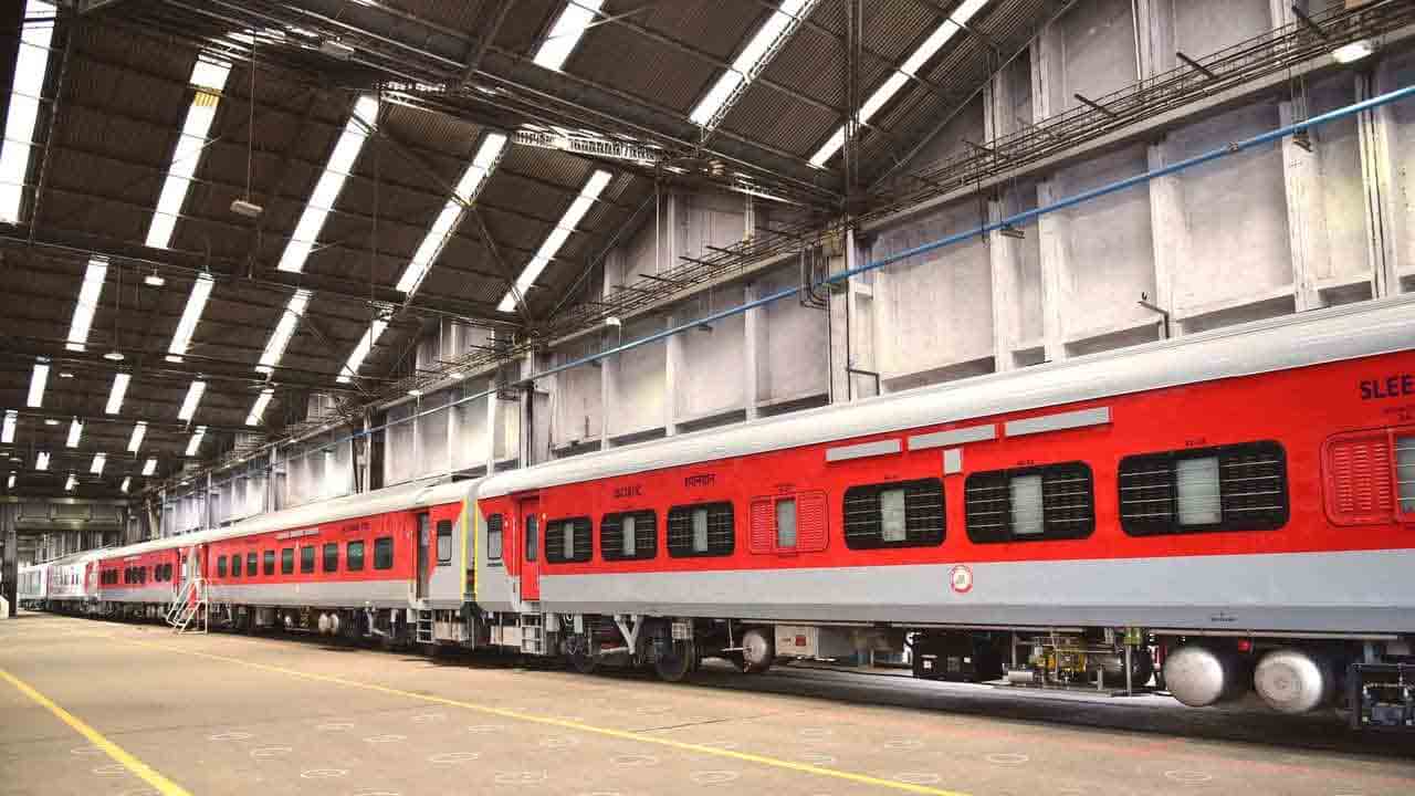 భారీగా తగ్గిన రైల్వేకోచ్‌ల తయారీ..! కారణం ఏంటంటే..?