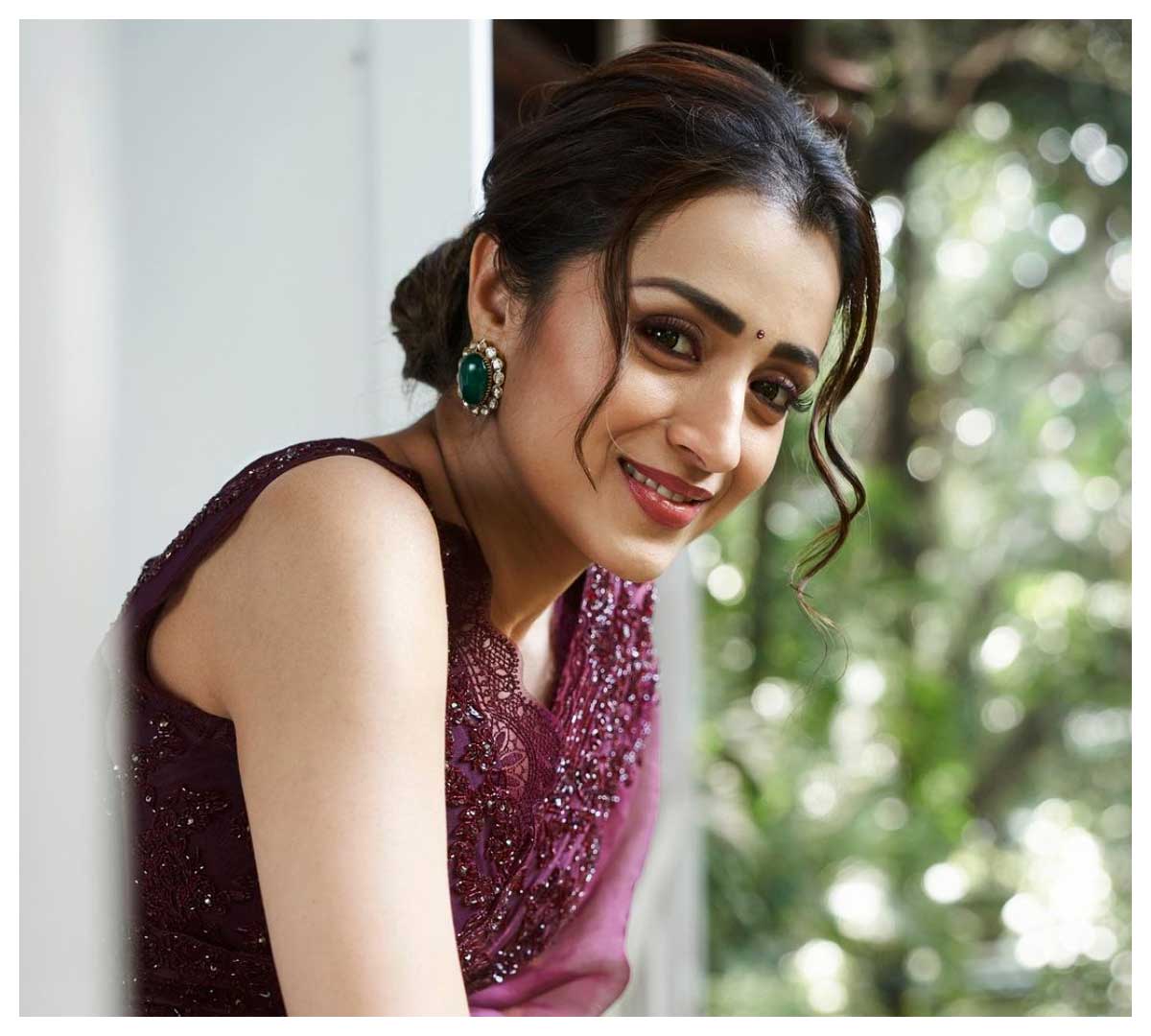 Trisha Krishnan | కాటుక కనులతో కవ్విస్తున్న త్రిష కృష్ణన్..