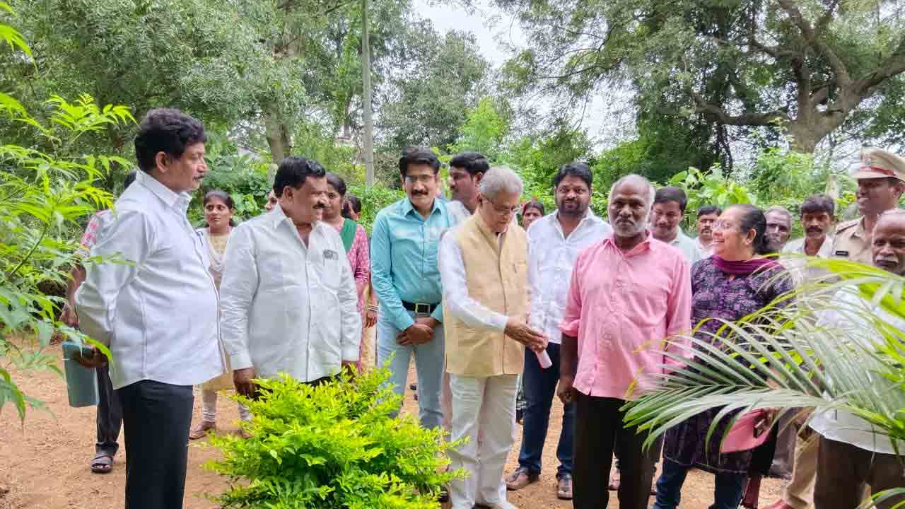 తెలంగాణ హరితహారం అద్భుతం : యూపీ అటవీ మంత్రి