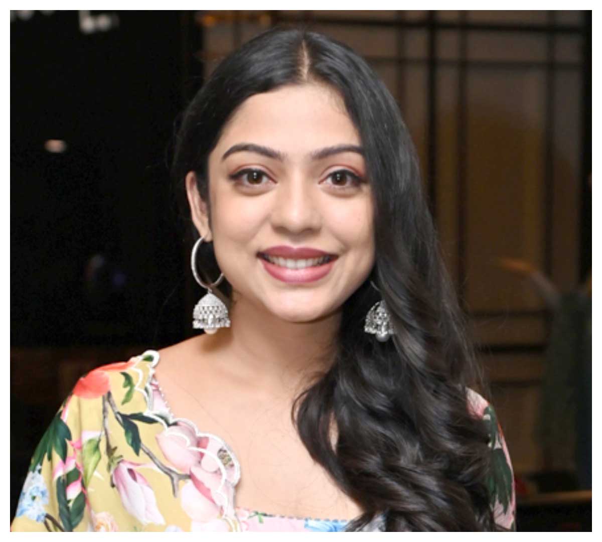 Varsha Bollamma | స్వాతిముత్యం మూవీ ట్రైలర్ లాంచ్ ఈవెంట్‌లో వర్ష బొల్లమ్మ..