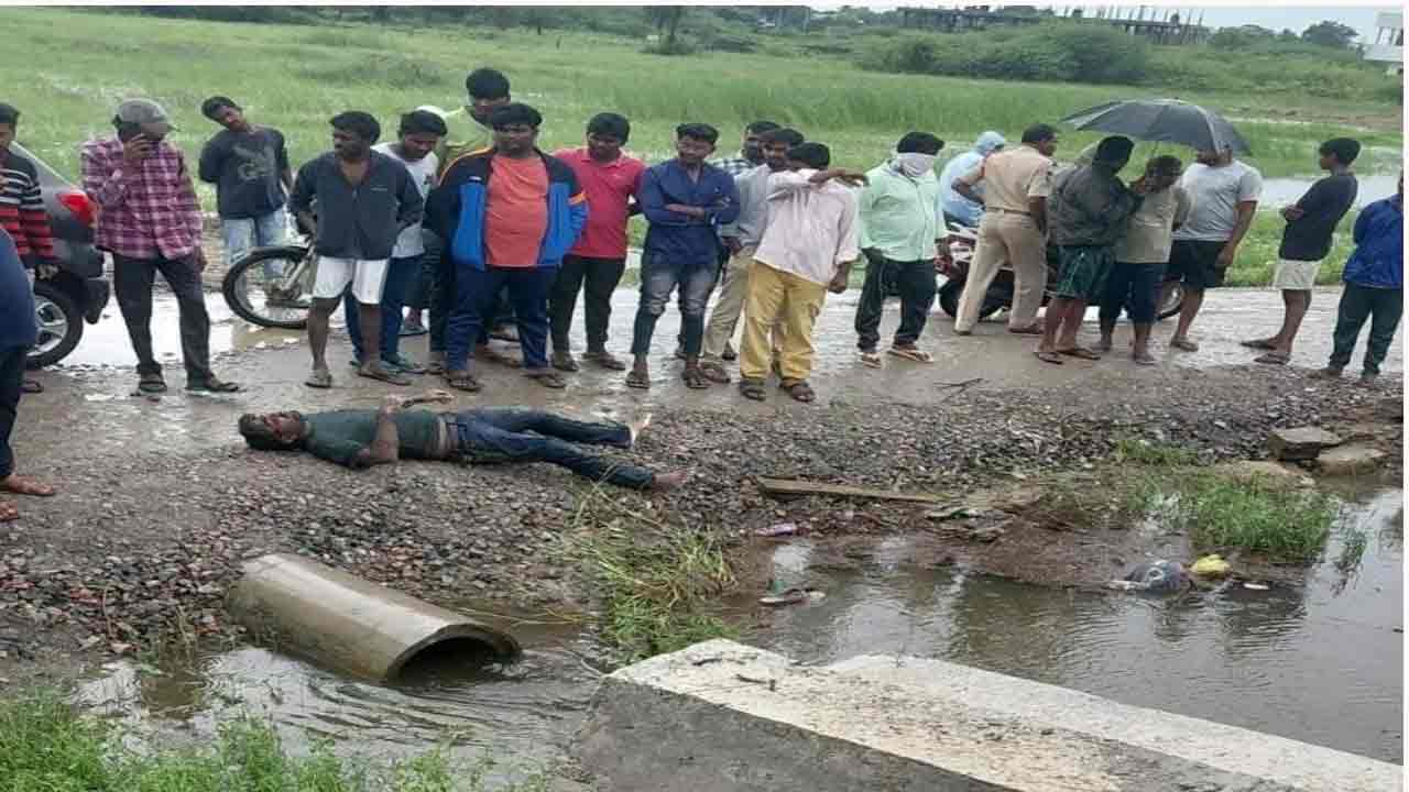 మరణంలోనూ వీడని స్నేహబంధం