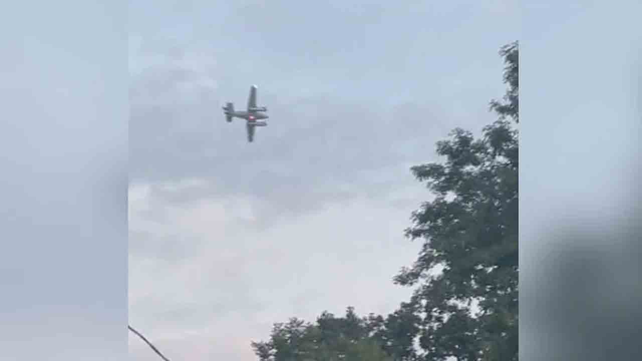 వాల్మార్ట్ స్టోర్పై దాడి చేస్తానని పైలెట్ హెచ్చరిక..! గంట నుంచి విమానంలో చక్కర్లు..!