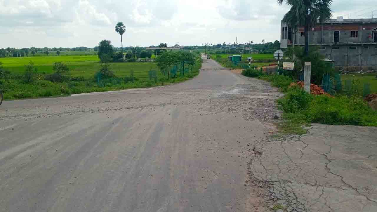 తారు రోడ్డుకు రూ. 15 కోట్లు మంజూరు