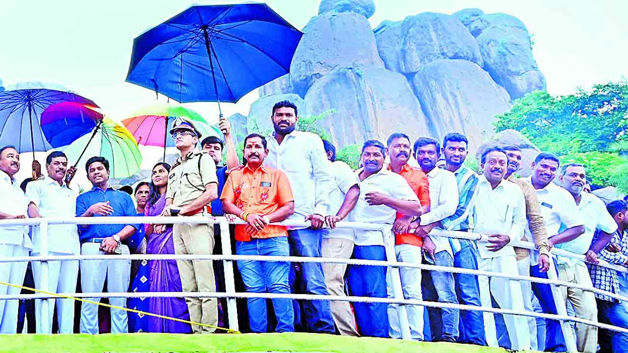 ఉత్సవాలు అదిరిపోవాలి