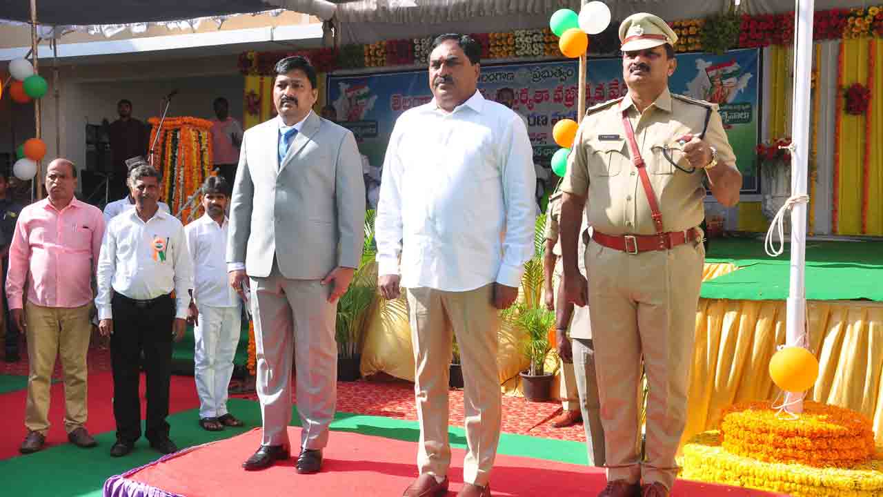 వజ్రోత్సవం త్రివర్ణ శోభితం..