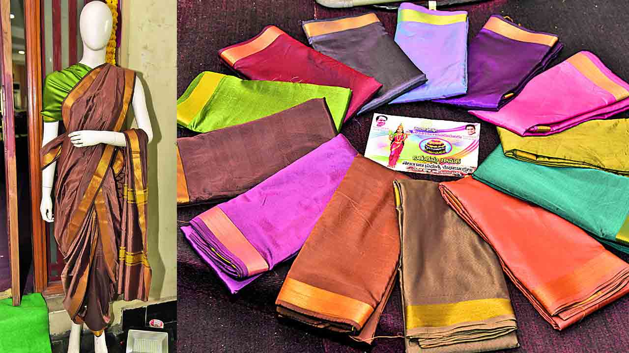 బతుకమ్మ చీరెల పంపిణీకి సన్నద్ధం