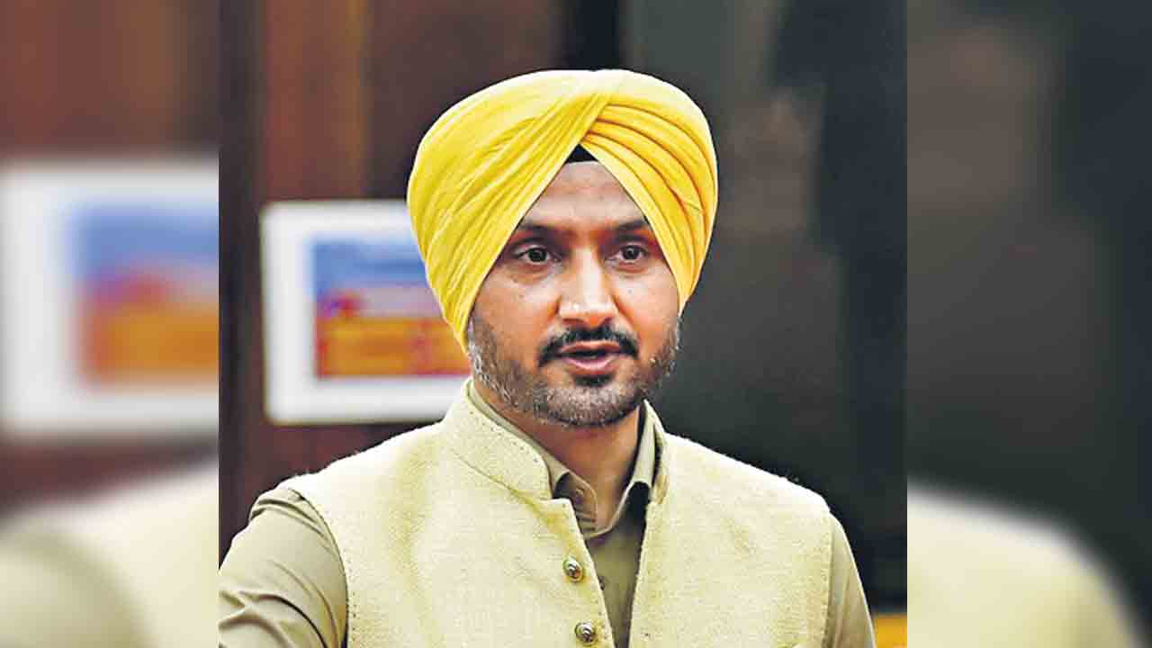 బాలికను రక్షించిన హర్భజన్‌