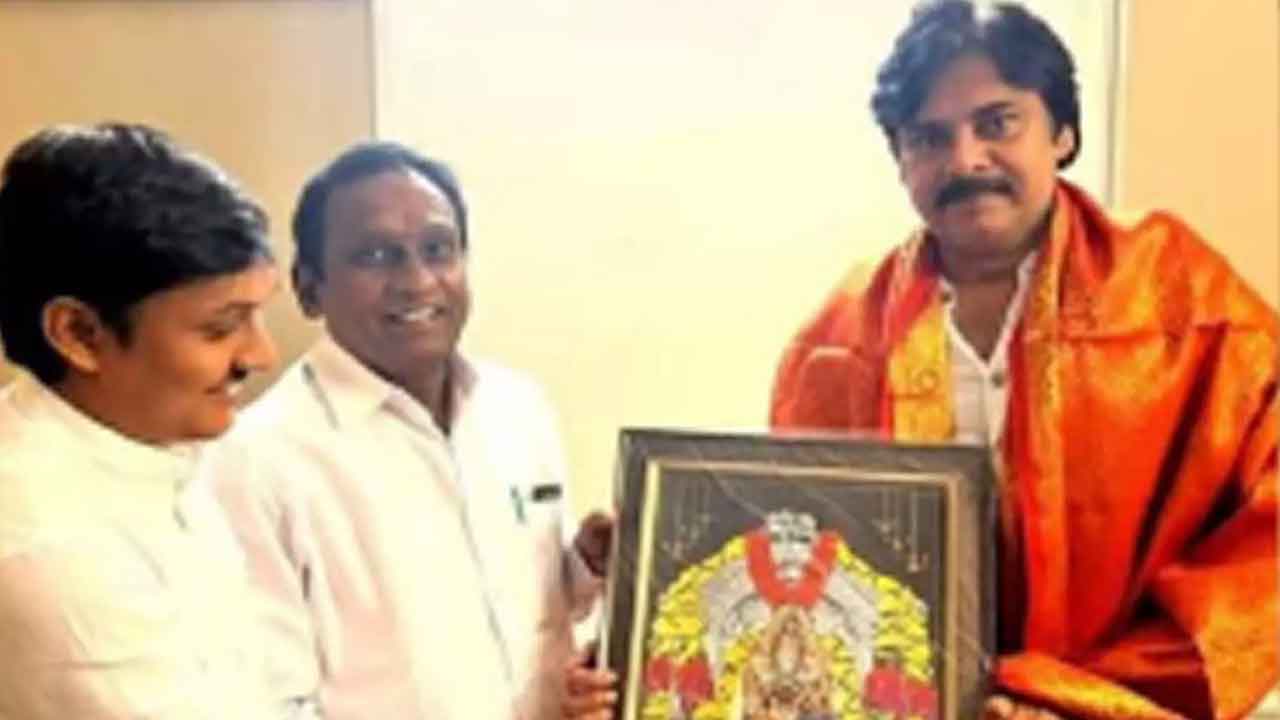 పవన్‌ కల్యాణ్‌తో వైసీపీ నేత భేటీ.. జనసేనలో చేరికకు రంగం సిద్ధం