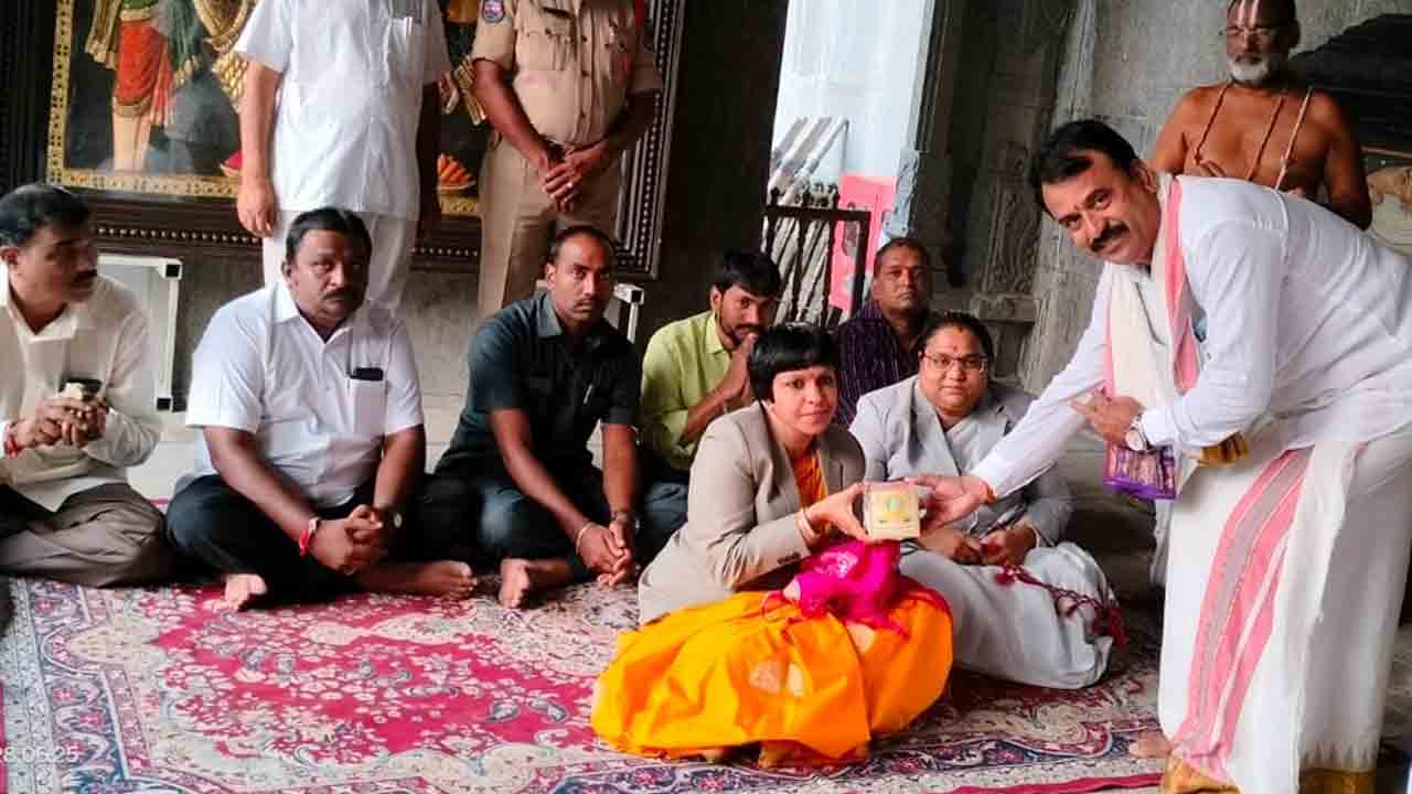 యాదాద్రీశుని సేవలో హైకోర్టు న్యాయమూర్తి జస్టిస్‌ సూరేపల్లి నంద