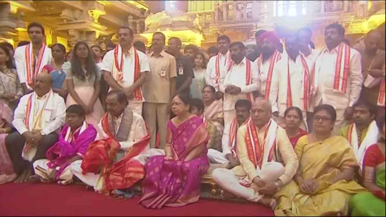 యాదాద్రి శ్రీల‌క్ష్మీ న‌ర‌సింహ స్వామిని ద‌ర్శించుకున్న ముఖ్య‌మంత్రి కేసీఆర్