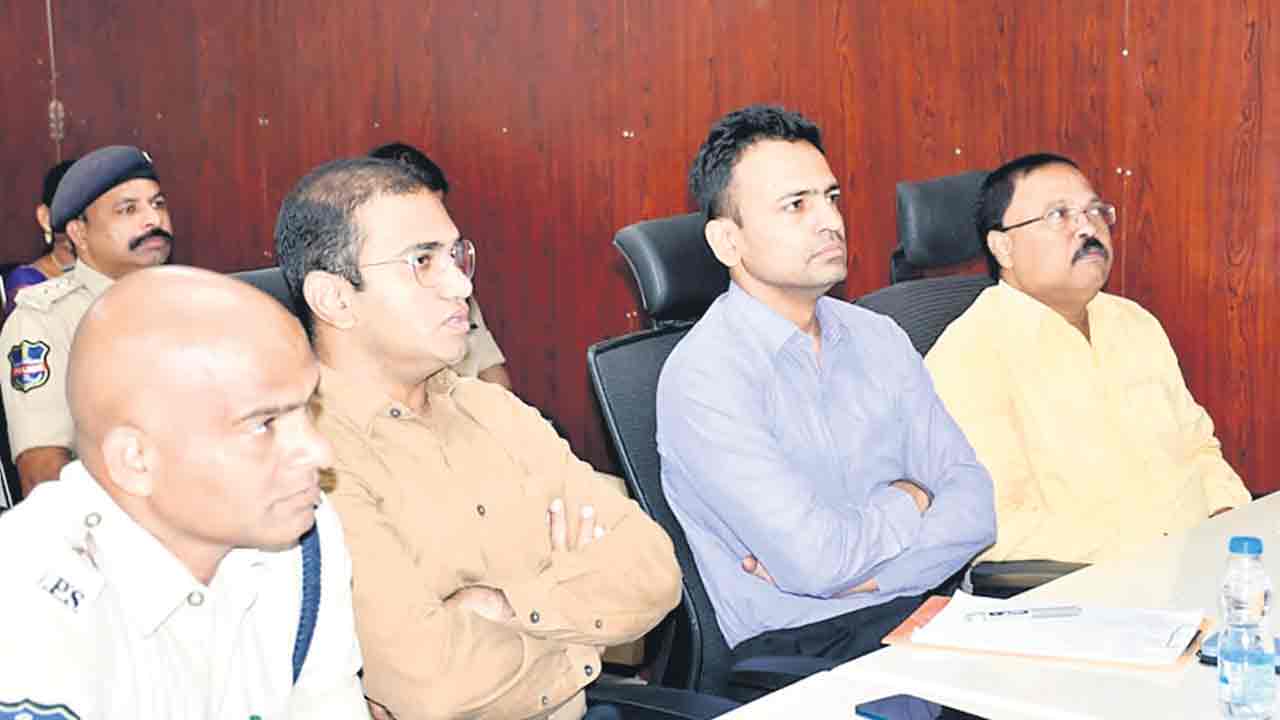 వజ్రోత్సవాలను ఘనంగా నిర్వహించాలి