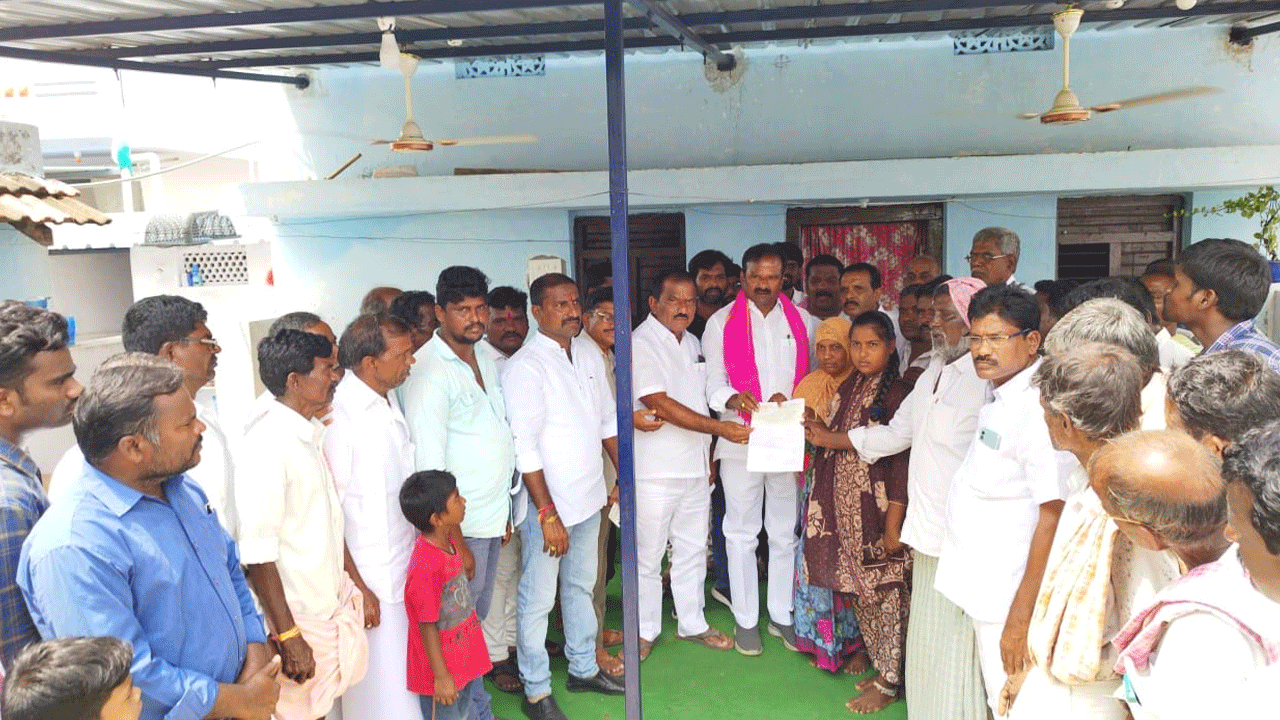 కార్యకర్తలను కంటికి రెప్పలా కాపాడుకుంటాం : ఎమ్మెల్యే ఆల