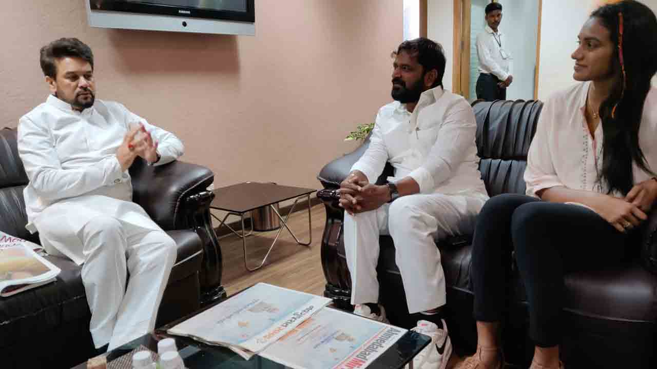 తెలంగాణ‌లో ప్ర‌తి గ్రామంలో క్రీడా ప్రాంగ‌ణం.. కేంద్రమంత్రి ఆశ్చ‌ర్యం