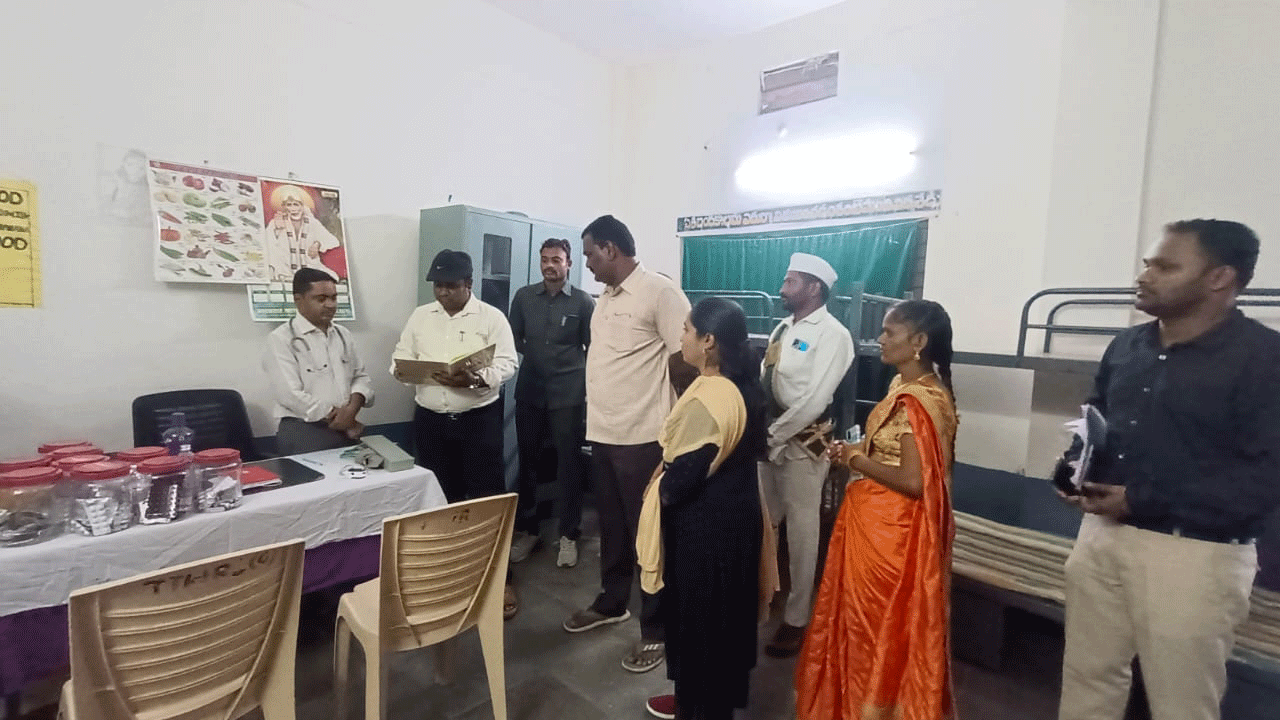 విద్యార్థుల ఆరోగ్యంపై శ్రద్ధ చూపాలి : కలెక్టర్ రాహుల్ రాజ్