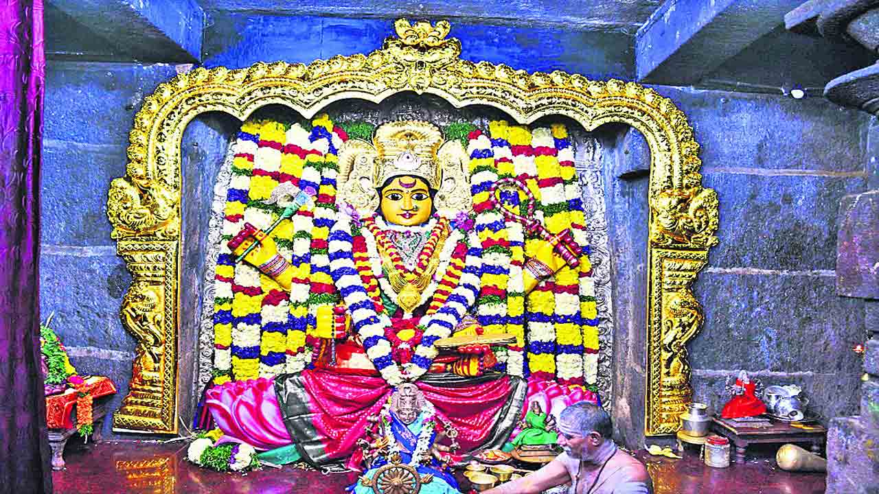 భద్రకాళీ శరన్నవరాత్రి ఉత్సవాలు షురూ