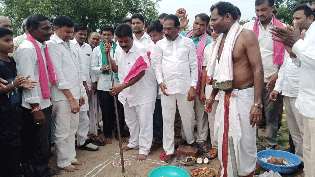 విద్యాభివృద్ధికి ప్రభుత్వం కృషి : బండా శ్రీనివాస్‌