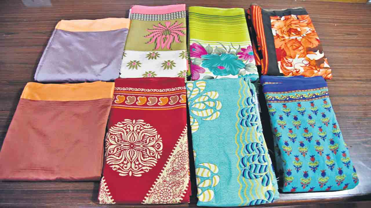 బతుకమ్మ చీరల పంపిణీకి వేళాయె..