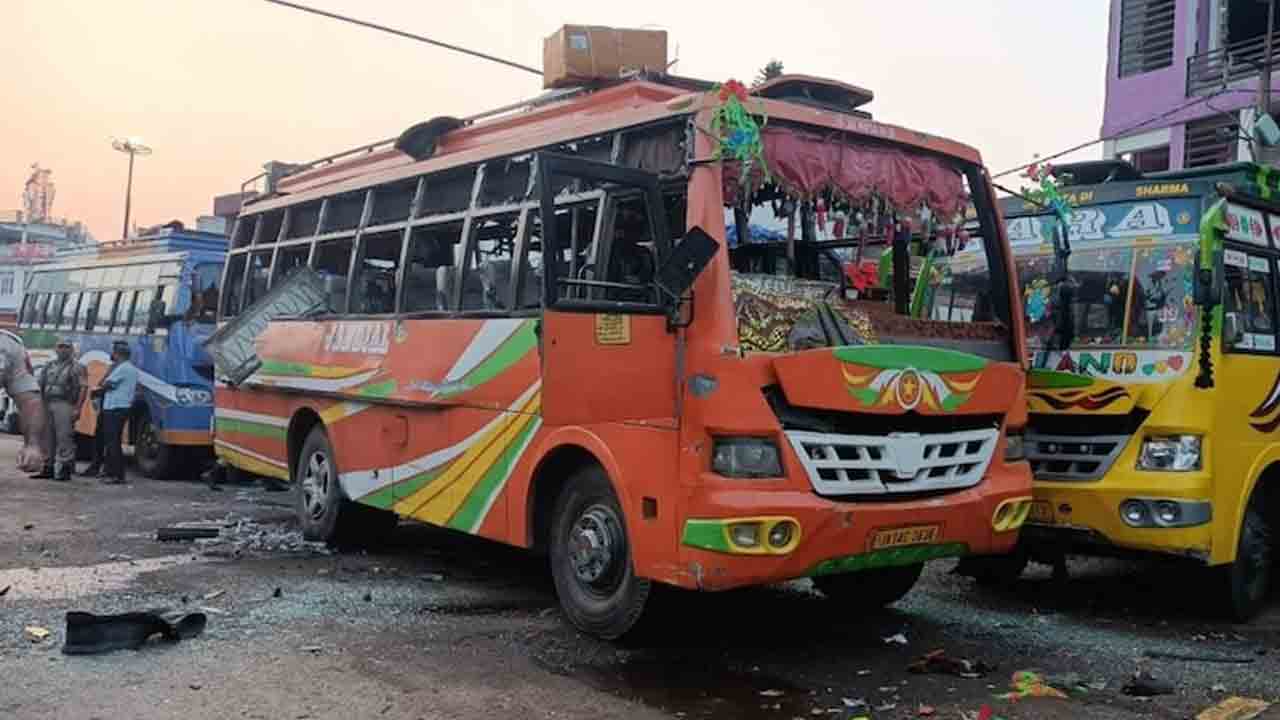 Jammu Kashmir| ఆగి ఉన్న బస్సులో పేలుడు.. 8 గంటల వ్యవధిలో రెండో ఘటన