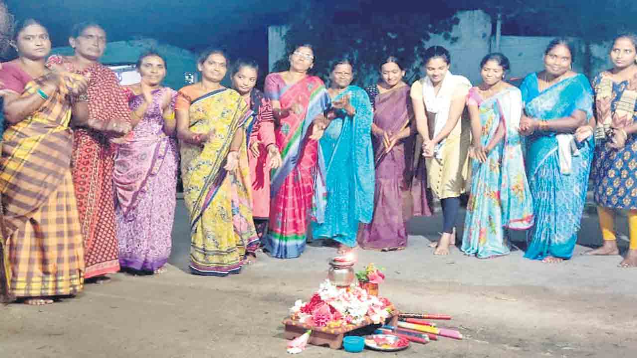 బొడ్డెమ్మ.. బొడ్డెమ్మా కోల్‌..