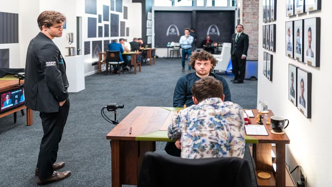 ప్ర‌త్య‌ర్థిపై కార్ల్‌స‌న్ చీటింగ్ ఆరోప‌ణ‌లు