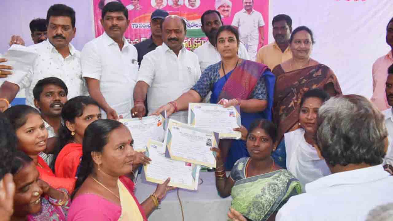 ఉచితాలు వద్దనే బీజేపీకి బుద్ధి చెప్పాలి : ఎమ్మెల్యే ధర్మారెడ్డి