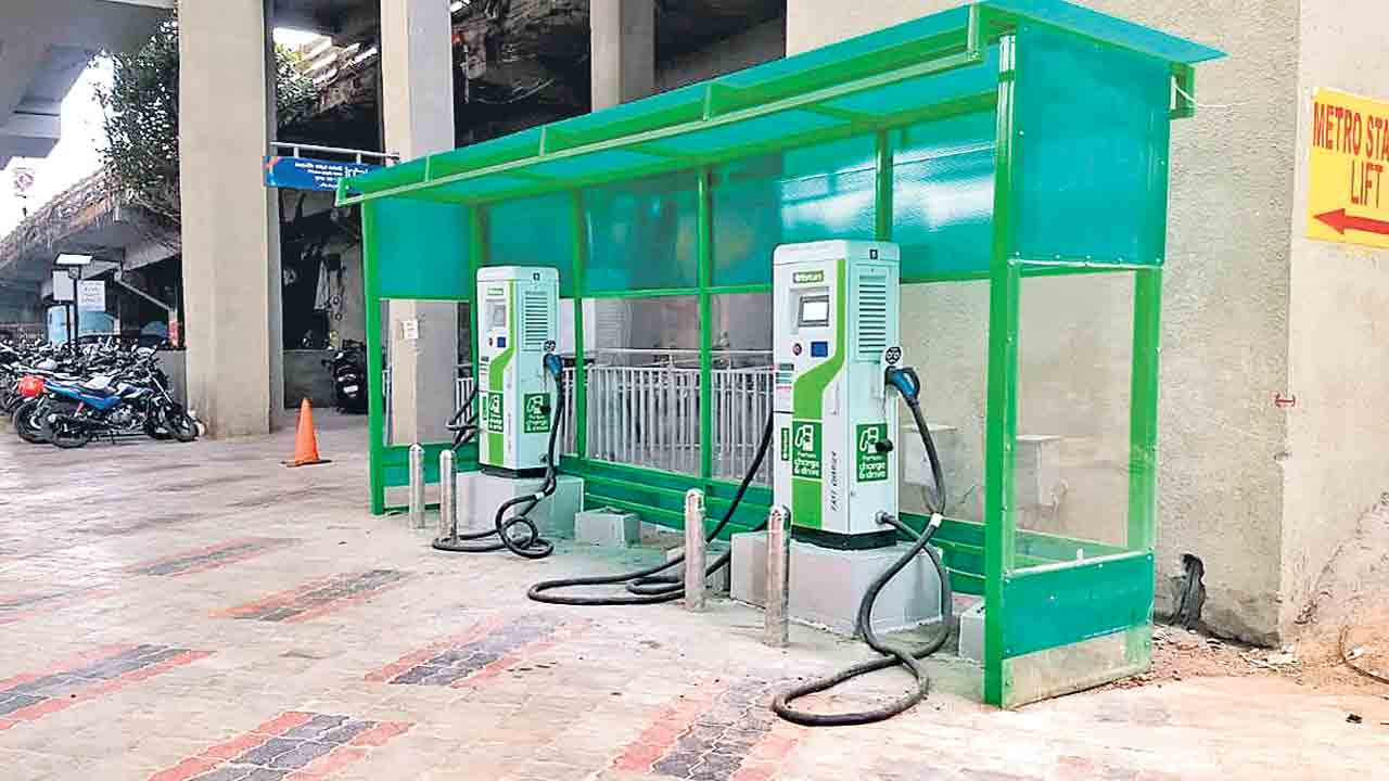 నగరంలో 118 చార్జింగ్‌ కేంద్రాలు