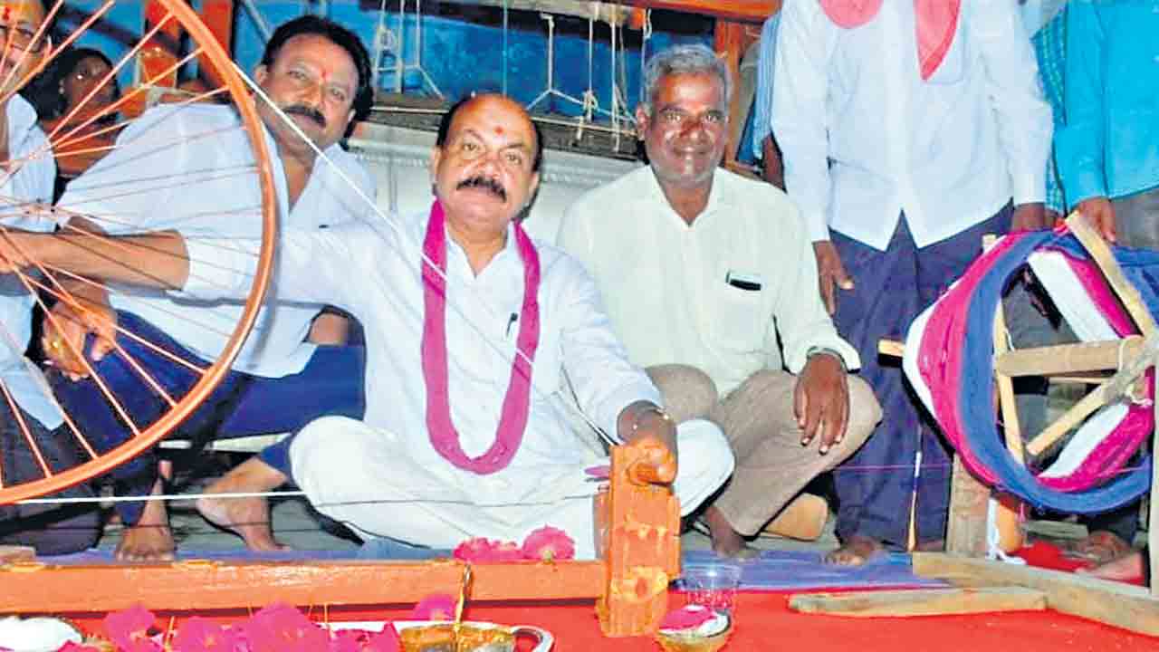 హ్యాండ్లూమ్‌ కార్పొరేషన్‌ చైర్మన్‌గా చింతా ప్రభాకర్‌