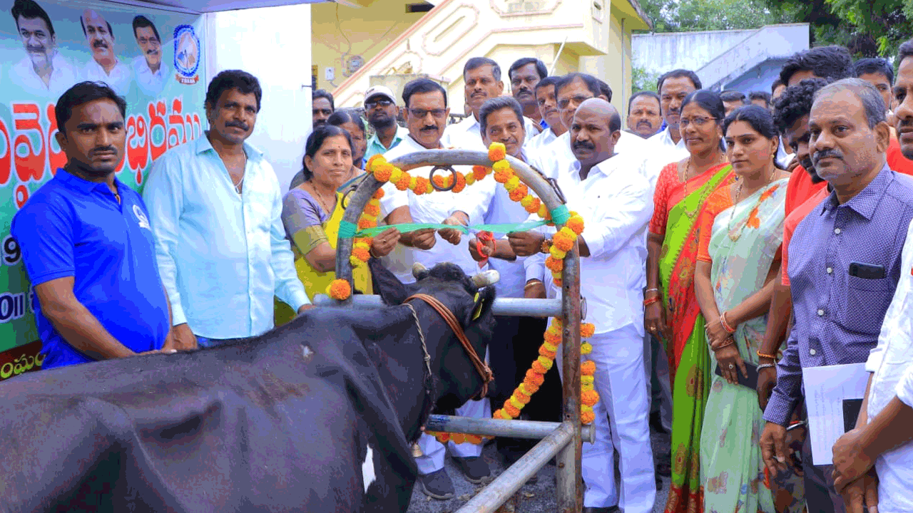 పాడి పంటలతోనే గ్రామాలు సస్యశ్యామలం : ఎమ్మెల్యే చిరుమర్తి