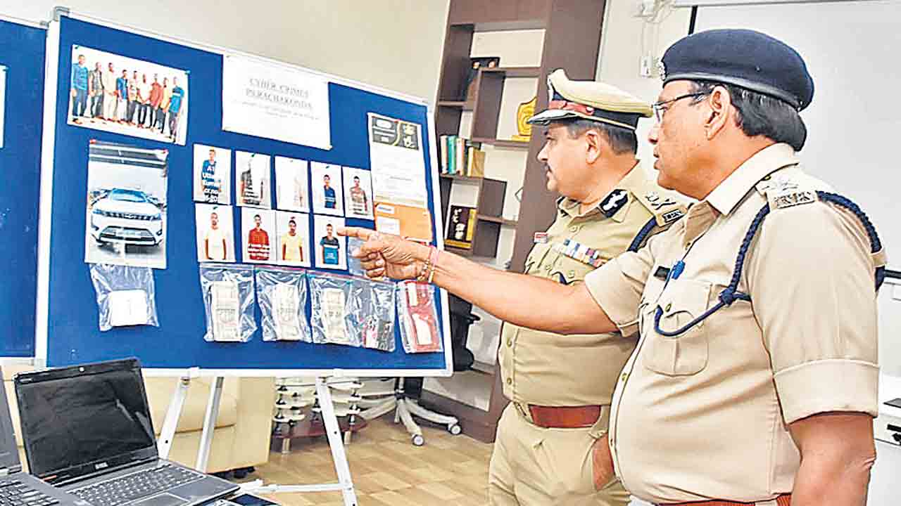 ఎలా లీకవుతున్నాయి..?