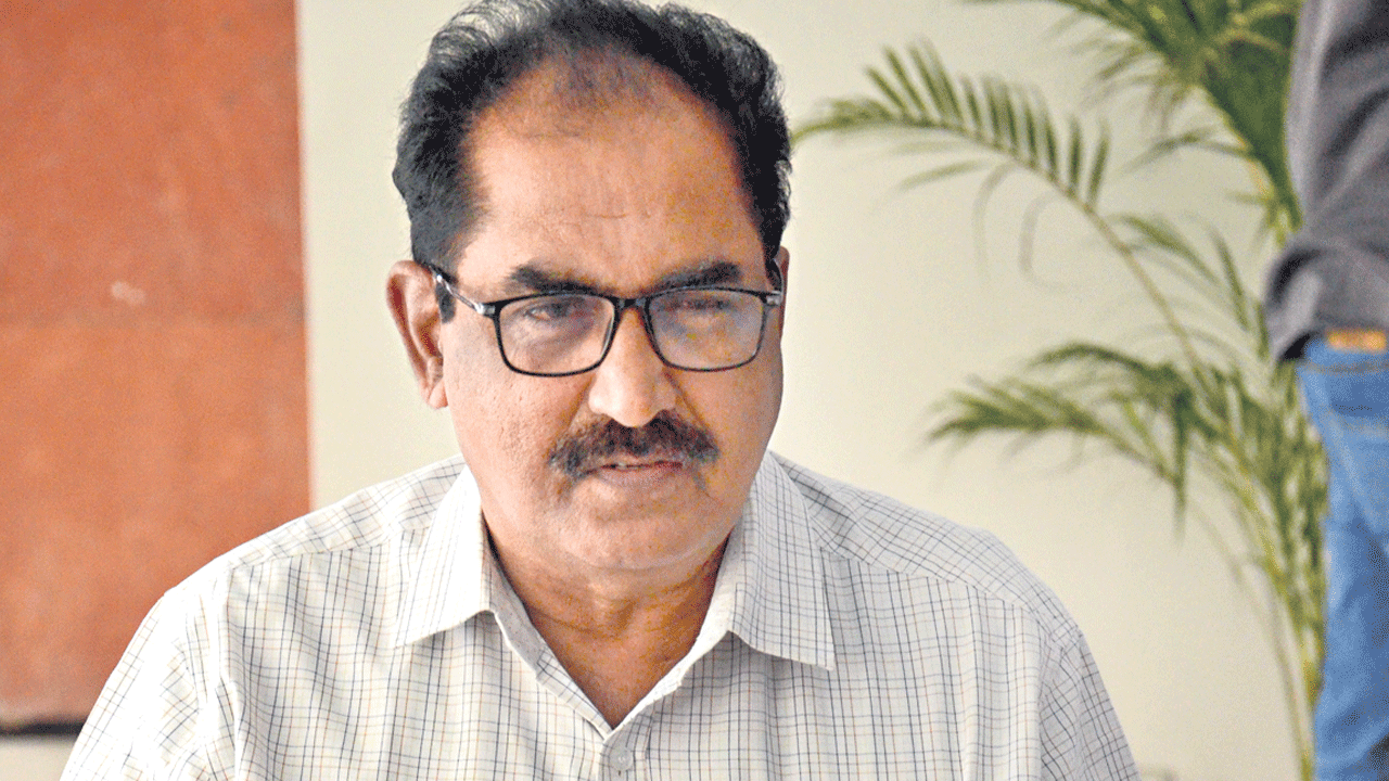 కేంద్రం వ్యాపారుల పక్షమే