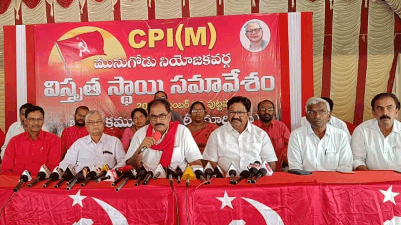 ఉద్యమాల గడ్డపై బీజేపీని బొందపెడుతాం : తమ్మినేని వీరభద్రం