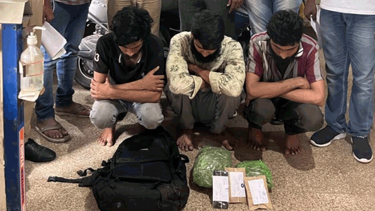 Crime news | గంజాయి విక్రయిస్తున్న ముగ్గురు వ్యక్తుల అరెస్ట్‌