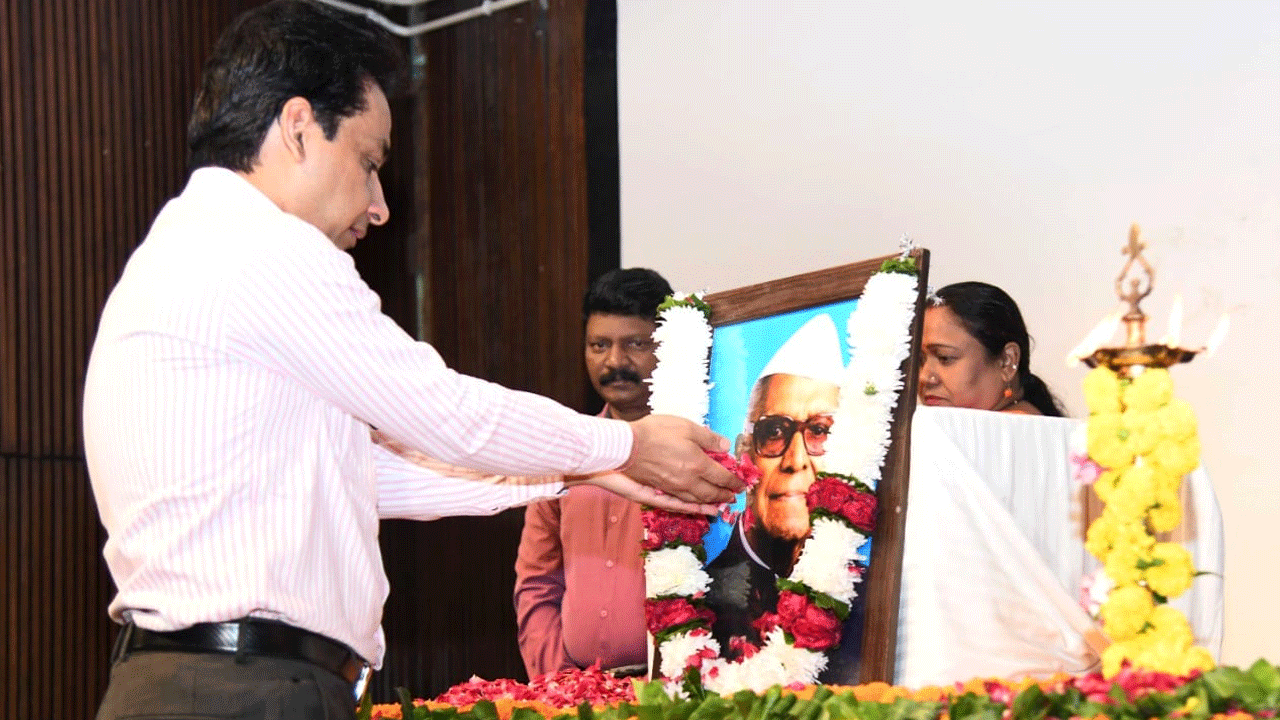 తెలంగాణ భవన్‌లో ఘనంగా కొండా లక్ష్మణ్ బాపూజీ జయంతి వేడుకలు