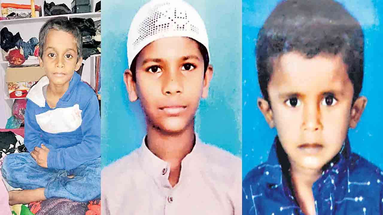నీటి గుంతలో మునిగి ముగ్గురు చిన్నారుల మృతి