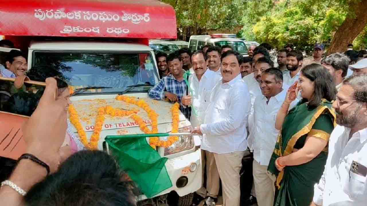 తొర్రూరు పట్టణంలో వైకుంఠ రథాన్ని ప్రారంభించిన మంత్రి ఎర్రబెల్లి