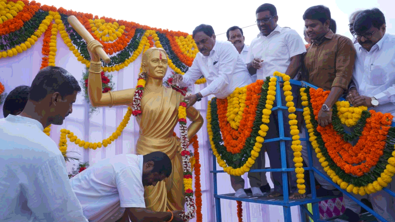 చాకలి ఐలమ్మకు నివాళులు అర్పించిన మంత్రి ఎర్రబెల్లి