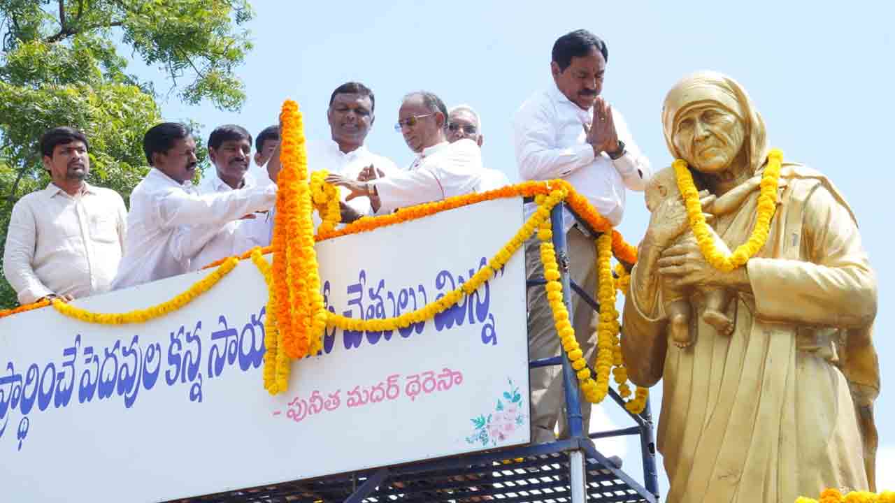 మదర్‌ థెరిసా సేవలు వెలకట్టలేనివి : మంత్రి ఎర్రబెల్లి