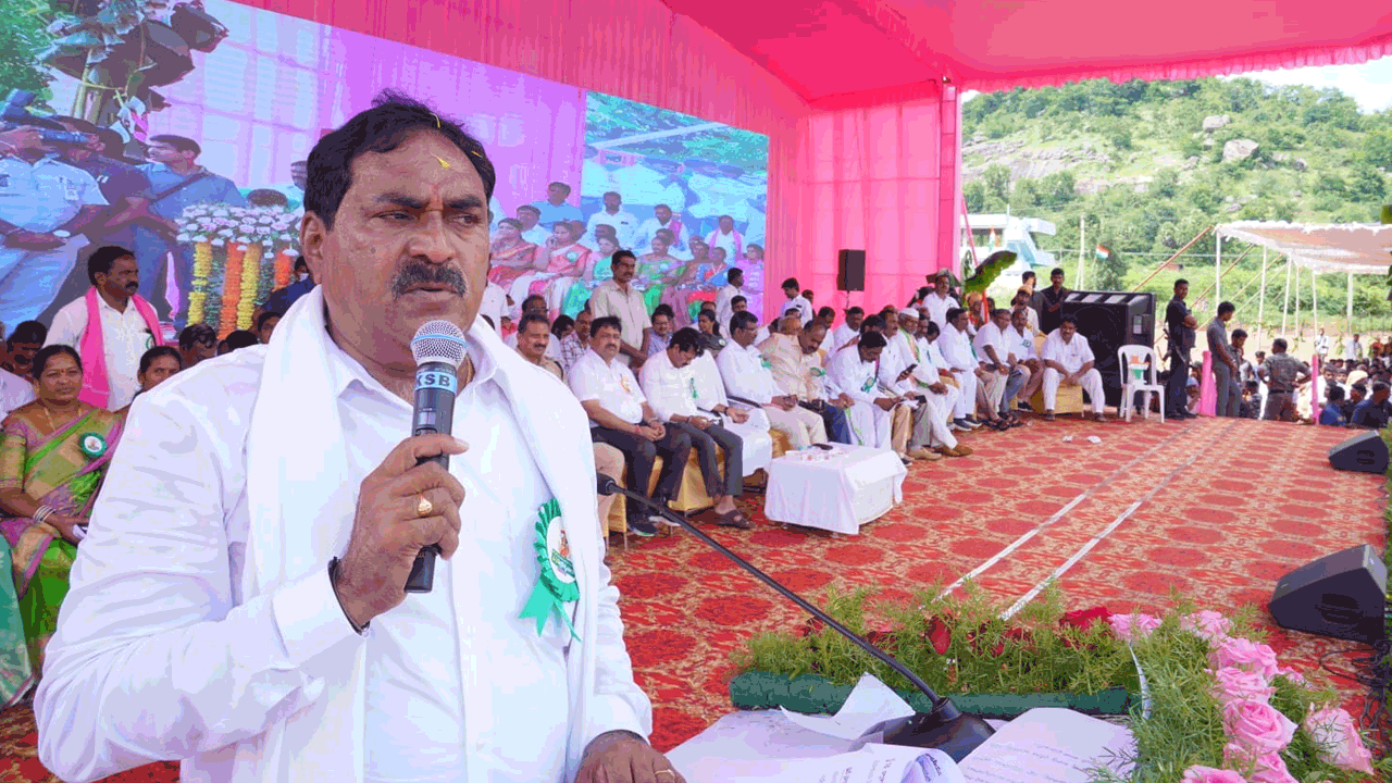 గాంధీజీని చంపిన గాడ్సే వార‌సులెవ‌రో బీజేపీ చెప్పాలి : మంత్రి ఎర్రబెల్లి