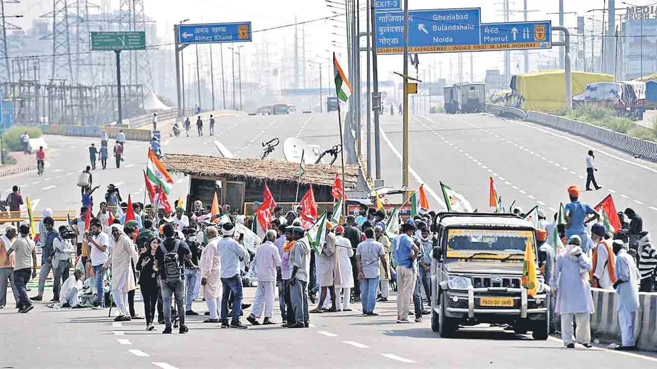 హర్యానాలో రోడ్డెక్కిన రైతన్నలు