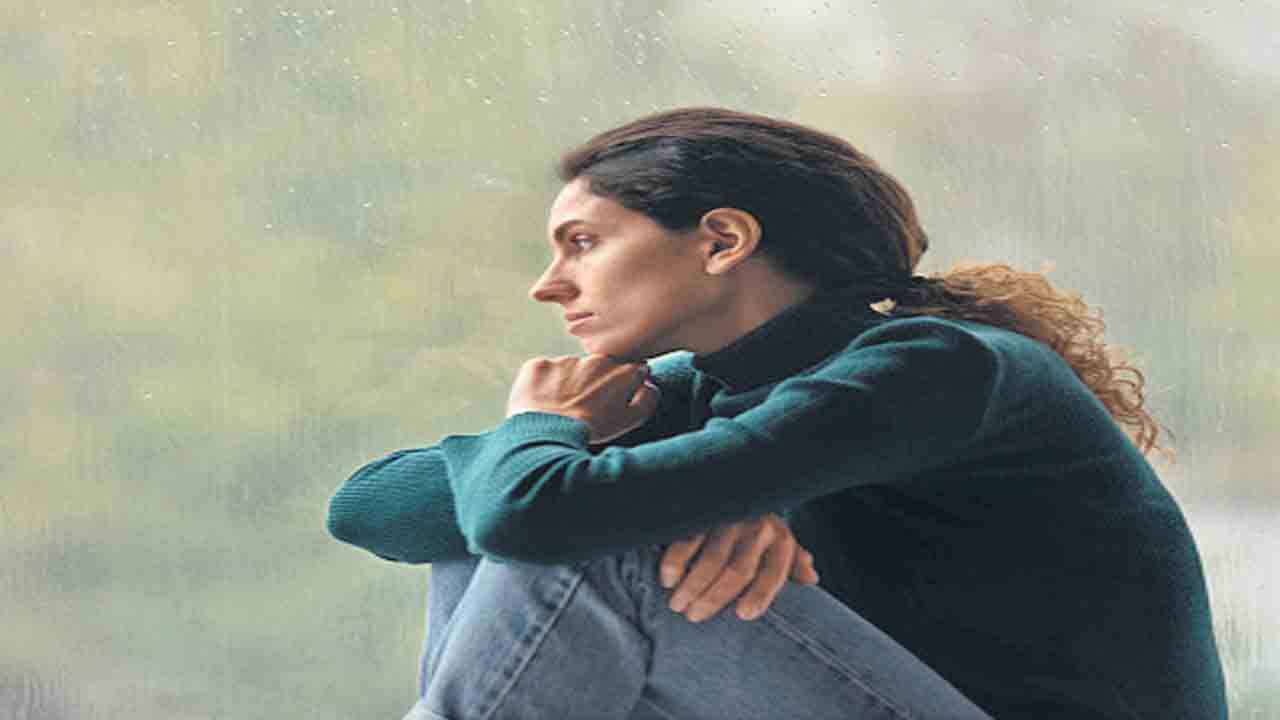 బాధ్యత తెలియని భర్తతో..