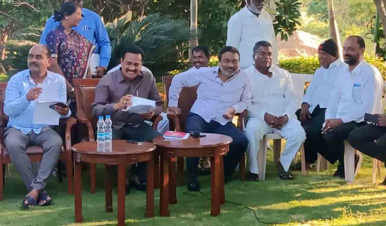 సీఎం కేసీఆర్‌ సభకు 10 వేల మందిని తరలించాలి : ప్రభుత్వ విప్ గోవర్ధన్