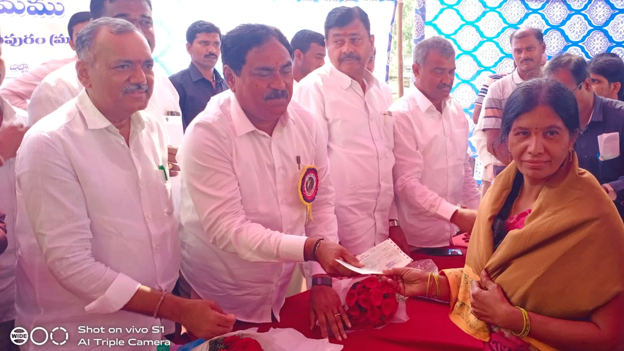 ప్రజలకు మేలు చేయని వారే  కేసీఆర్‌ పాలనను విమర్శిస్తున్నారు : మంత్రి ఎర్రబెల్లి