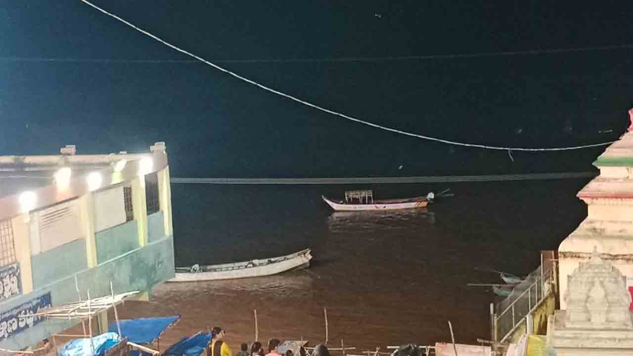 భద్రాచలం వద్ద పెరుగుతున్న గోదావరి నీటిమట్టం