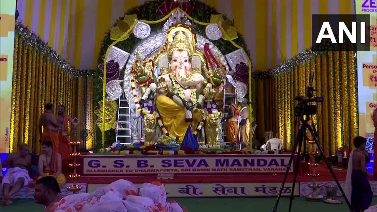66 కిలోల బంగారం.. 295 కిలోల వెండితో.. ధగధగలాడుతున్న గణేశుడు